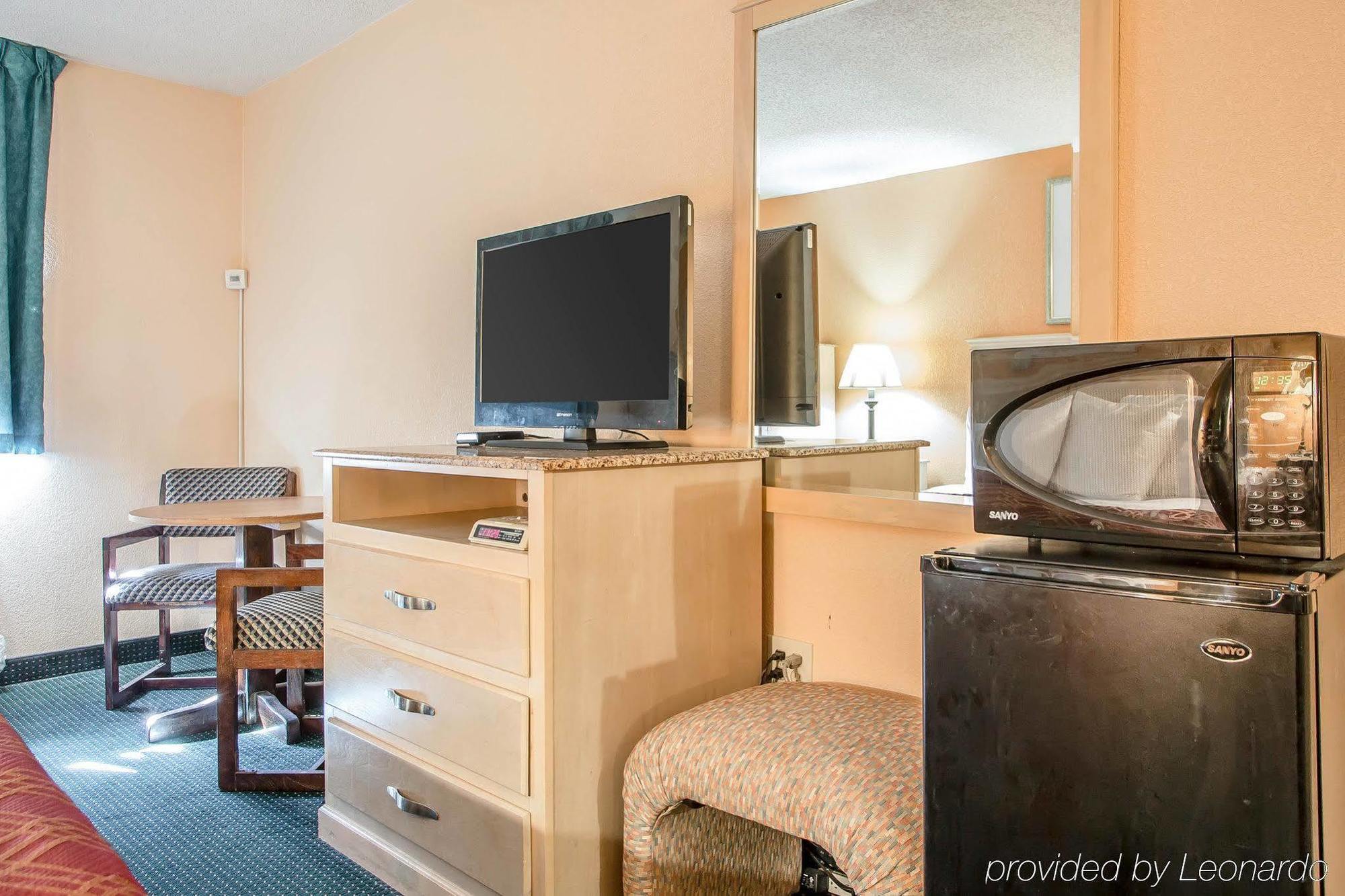 Red Roof Inn & Suites Vineland - Buena Экстерьер фото